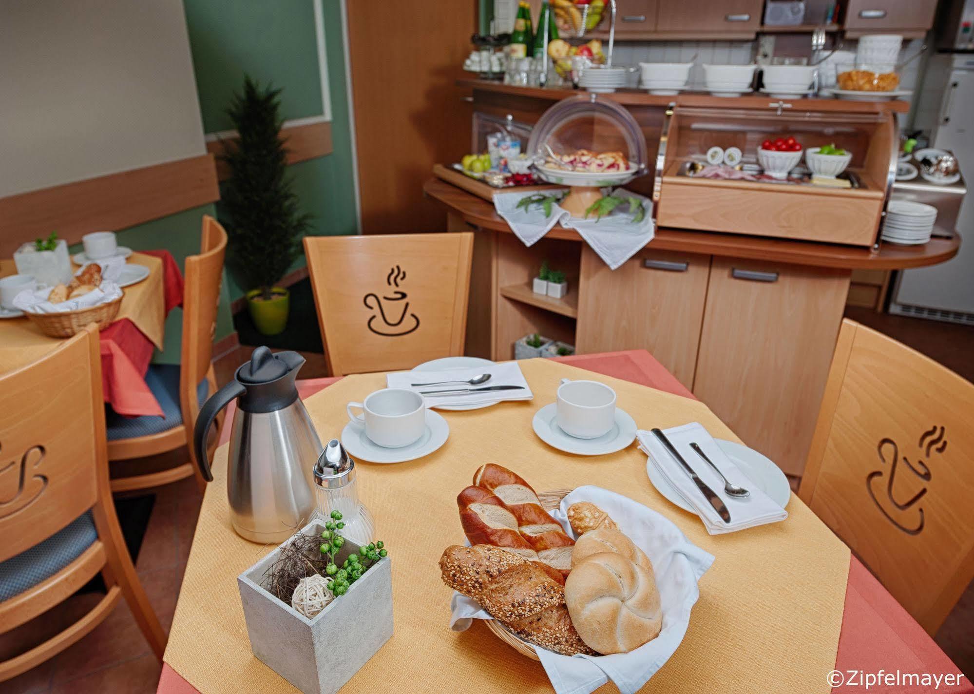 Pension Kasper Vienna Exterior photo